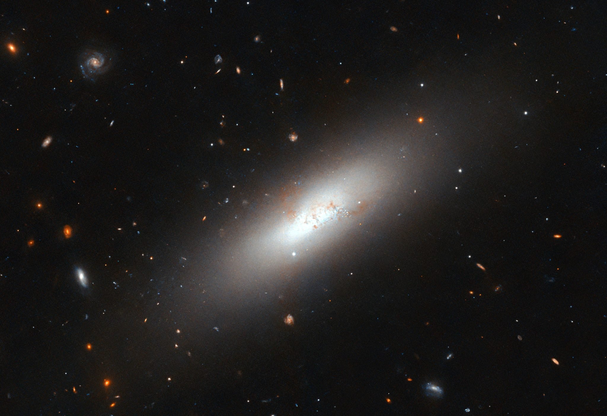 Cette galaxie miniature surprend les astronomes par son comportement inhabituel