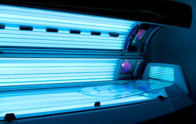 Bronzage artificiel: inutile, dangereux... mais toujours autorisé !