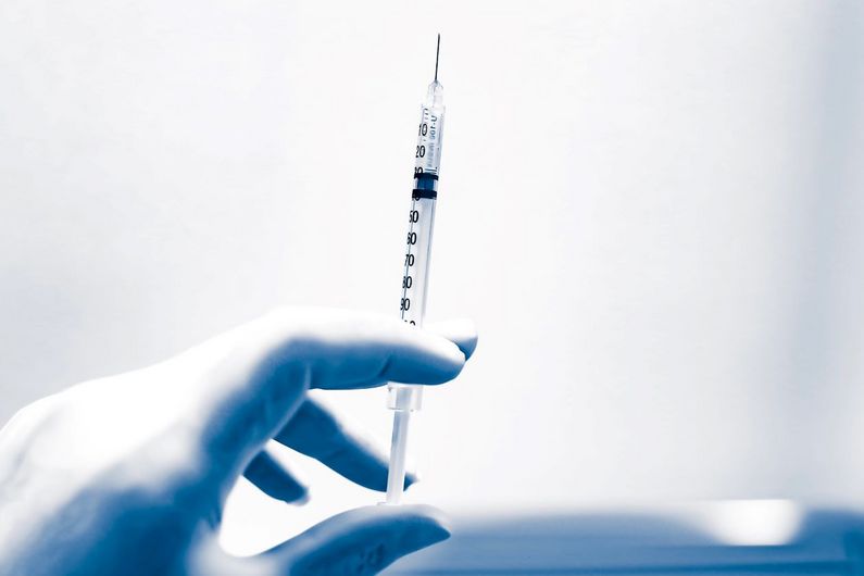 Des caillots sanguins anormaux engendrés par le vaccin contre la COVID-19 ?
