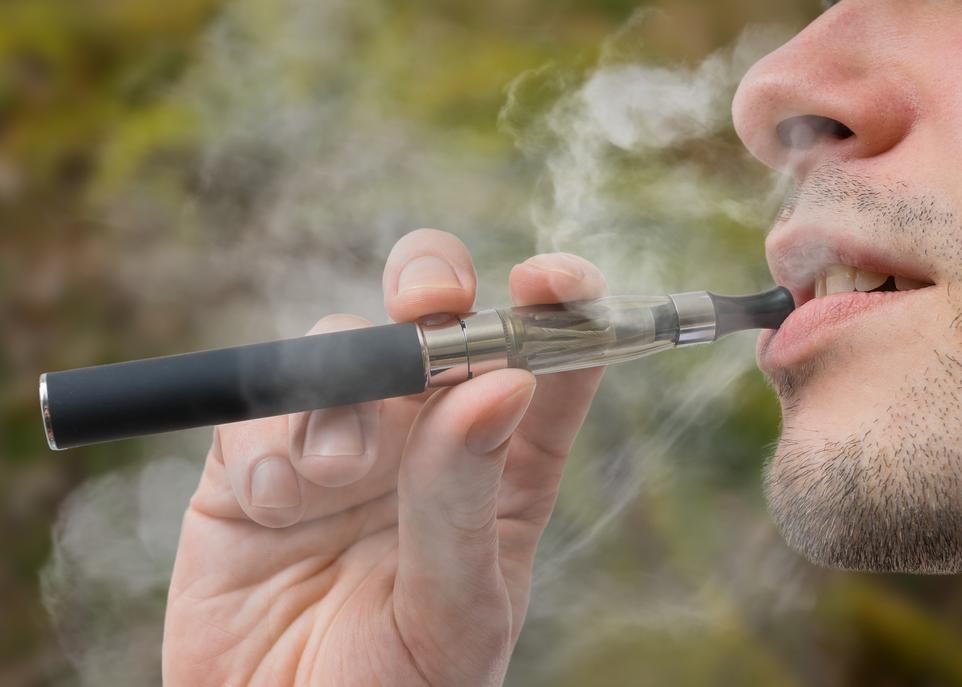 Le vapotage peut favoriser les infections buccales