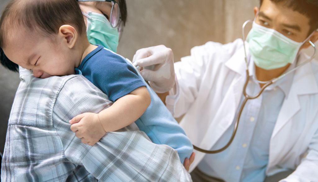 COVID-19: le variant omicron n'est pas moins virulent pour les enfants