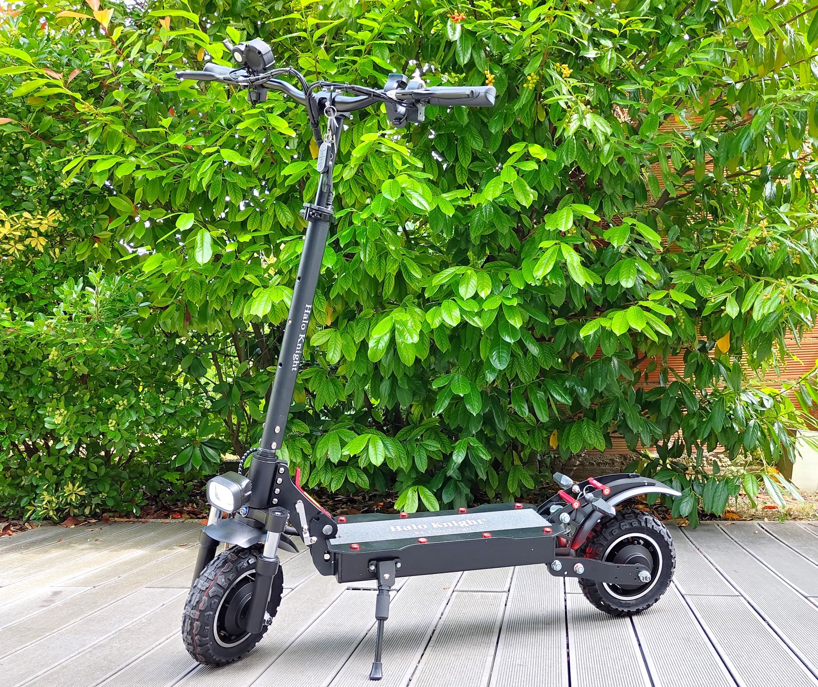 Promotion sur la trottinette électrique bimoteur HALO KNIGHT T104: 699€ avec un stock limité