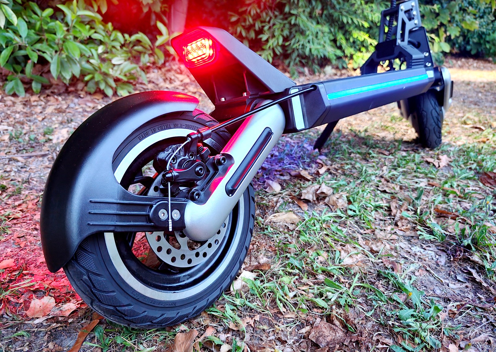 Test/review trottinette électrique iENYRID M8: elle cache bien son jeu