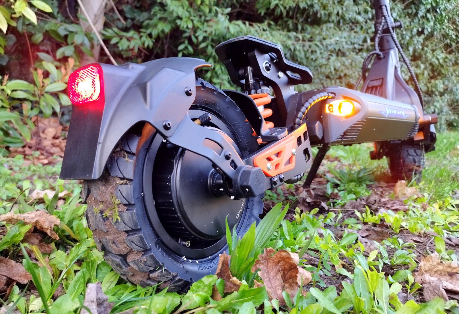 Geekbuying massacre le prix de la très agréable trottinette électrique double moteur KuKirin G2 Master (60 km/h) et surprend tout le monde