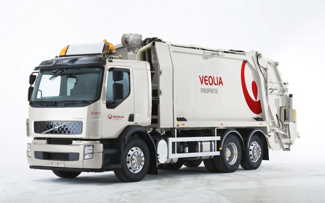 Premiers camions hybrides livrés à Veolia