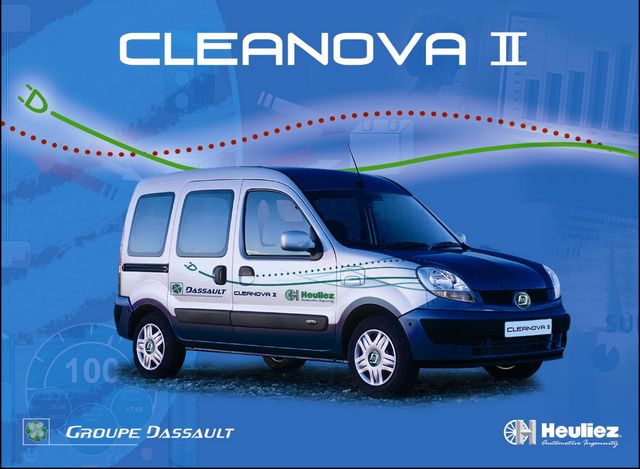 La Poste réceptionne deux véhicules électriques Cleanova II